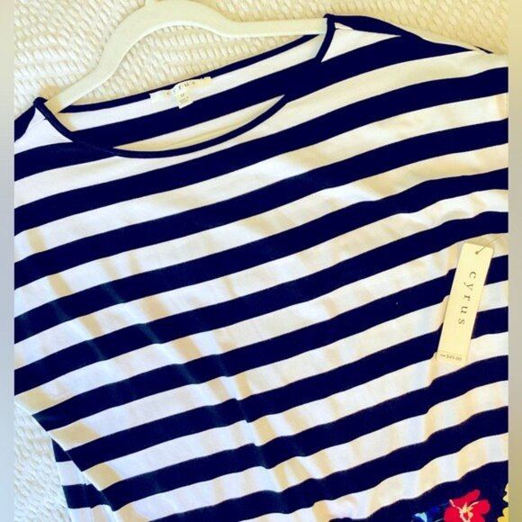 NWT Cyrus Women's Striped Top With Floral Print Size Medium - Picture 4 of 7